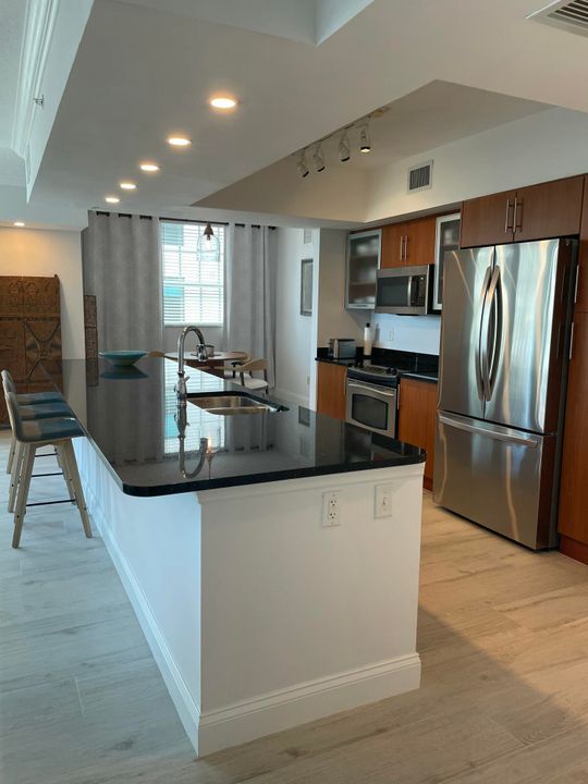 For Rent: $4,350 (2 beds, 2 baths, 1390 Square Feet)