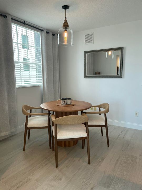 For Rent: $4,350 (2 beds, 2 baths, 1390 Square Feet)