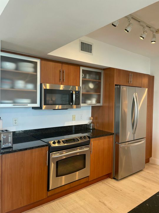 For Rent: $4,350 (2 beds, 2 baths, 1390 Square Feet)