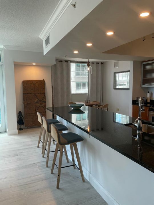 For Rent: $4,350 (2 beds, 2 baths, 1390 Square Feet)