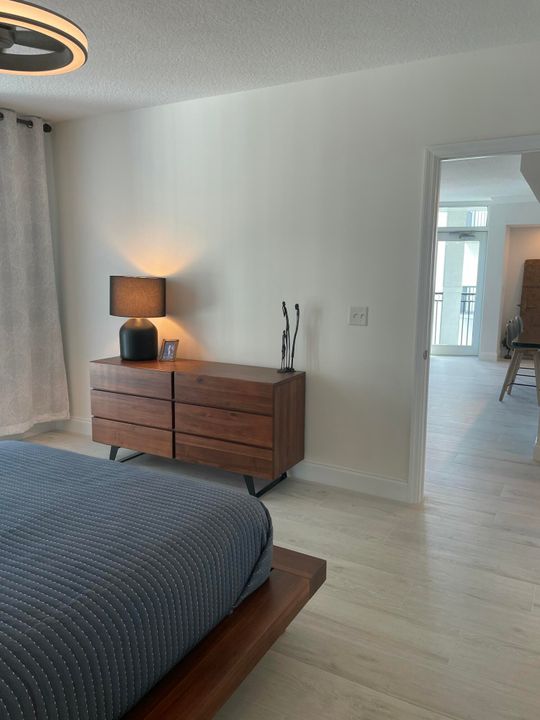 For Rent: $4,350 (2 beds, 2 baths, 1390 Square Feet)