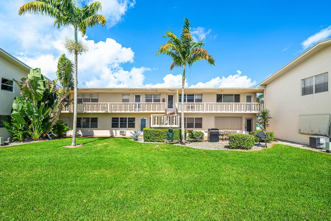 For Sale: $125,000 (1 beds, 1 baths, 646 Square Feet)