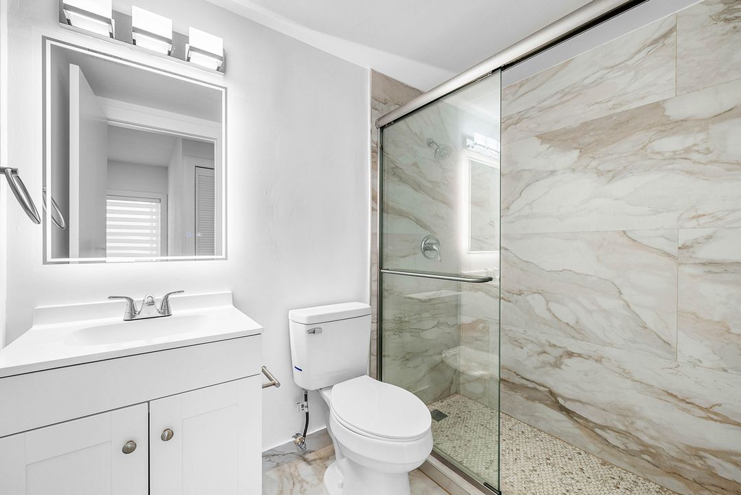 For Sale: $125,000 (1 beds, 1 baths, 646 Square Feet)