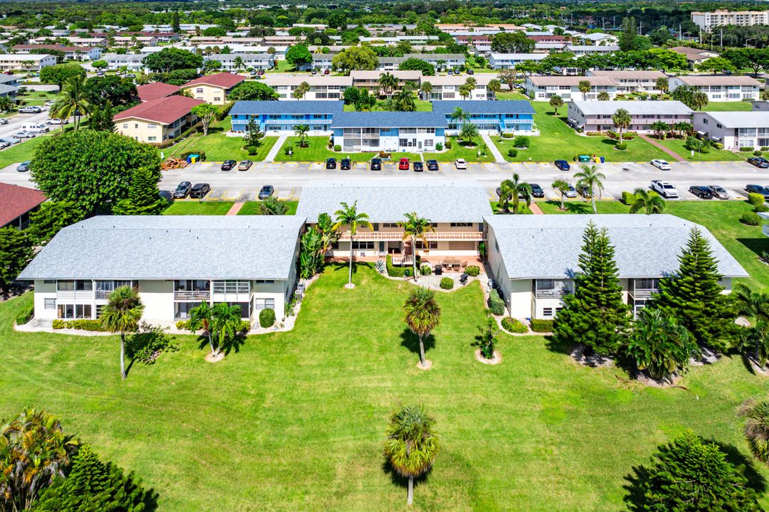 For Sale: $125,000 (1 beds, 1 baths, 646 Square Feet)