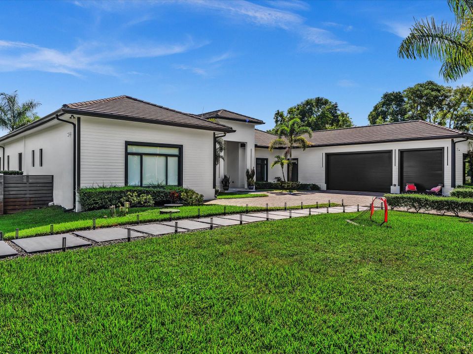 For Rent: $25,000 (5 beds, 6 baths, 5557 Square Feet)