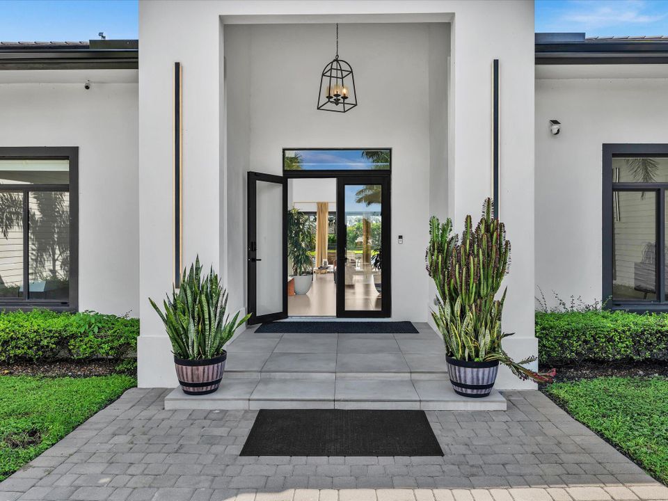 For Rent: $25,000 (5 beds, 6 baths, 5557 Square Feet)