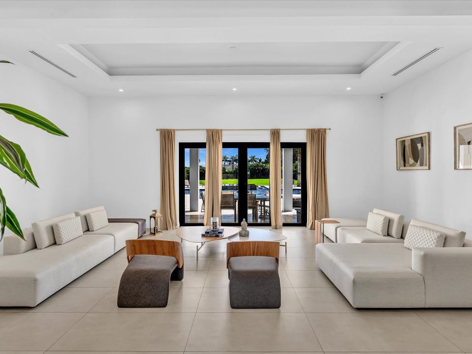 For Rent: $25,000 (5 beds, 6 baths, 5557 Square Feet)