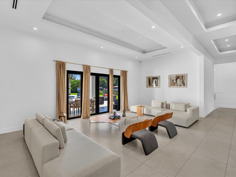 For Rent: $25,000 (5 beds, 6 baths, 5557 Square Feet)