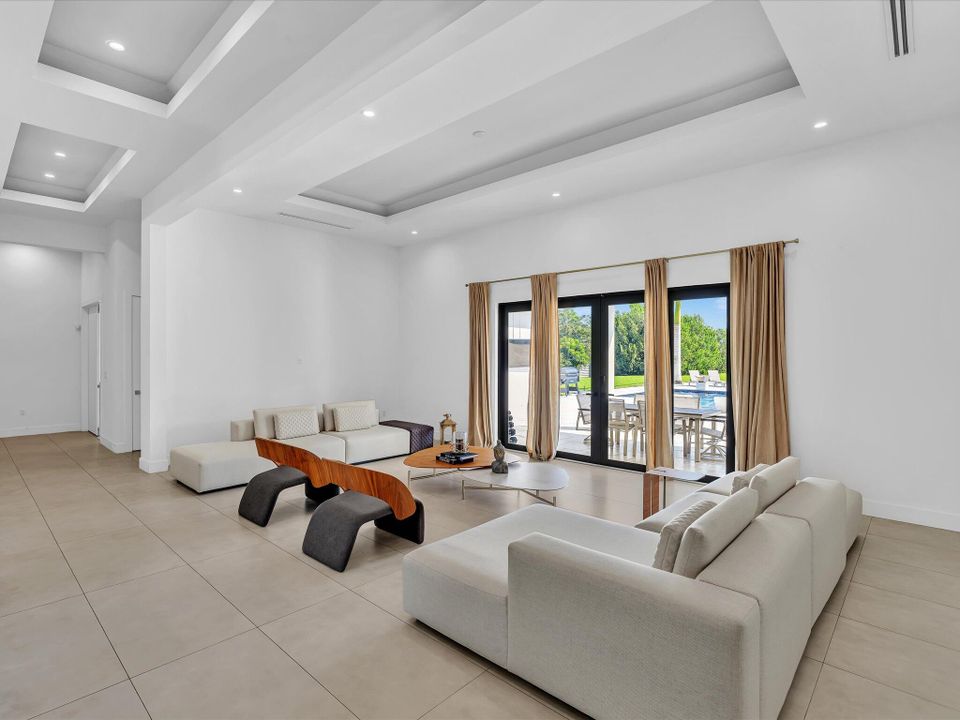 For Rent: $25,000 (5 beds, 6 baths, 5557 Square Feet)