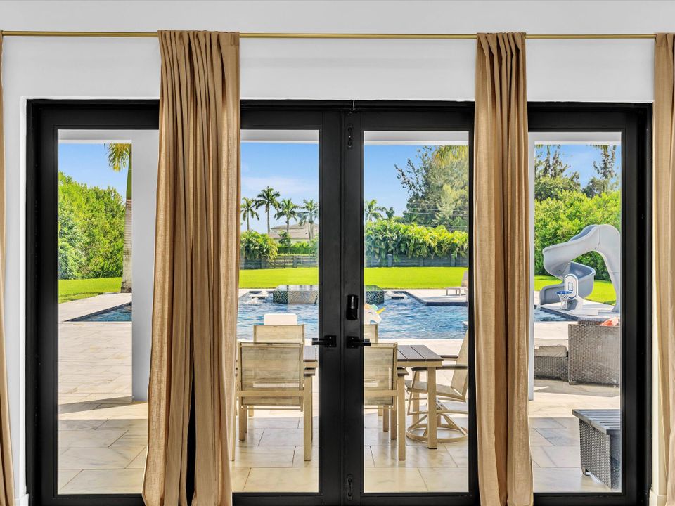 For Rent: $25,000 (5 beds, 6 baths, 5557 Square Feet)