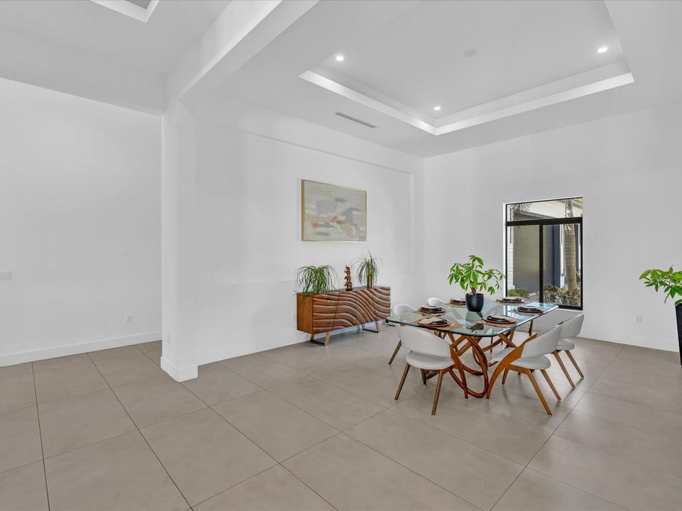 For Rent: $25,000 (5 beds, 6 baths, 5557 Square Feet)