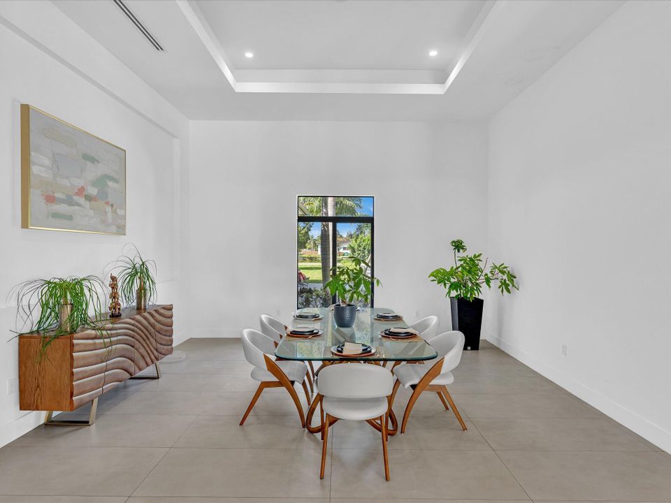 For Rent: $25,000 (5 beds, 6 baths, 5557 Square Feet)