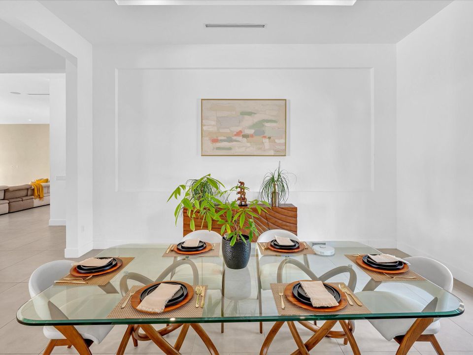 For Rent: $25,000 (5 beds, 6 baths, 5557 Square Feet)