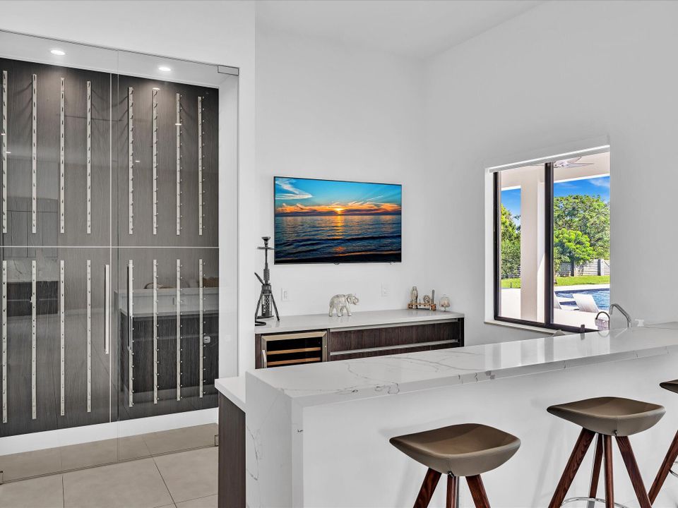 For Rent: $25,000 (5 beds, 6 baths, 5557 Square Feet)