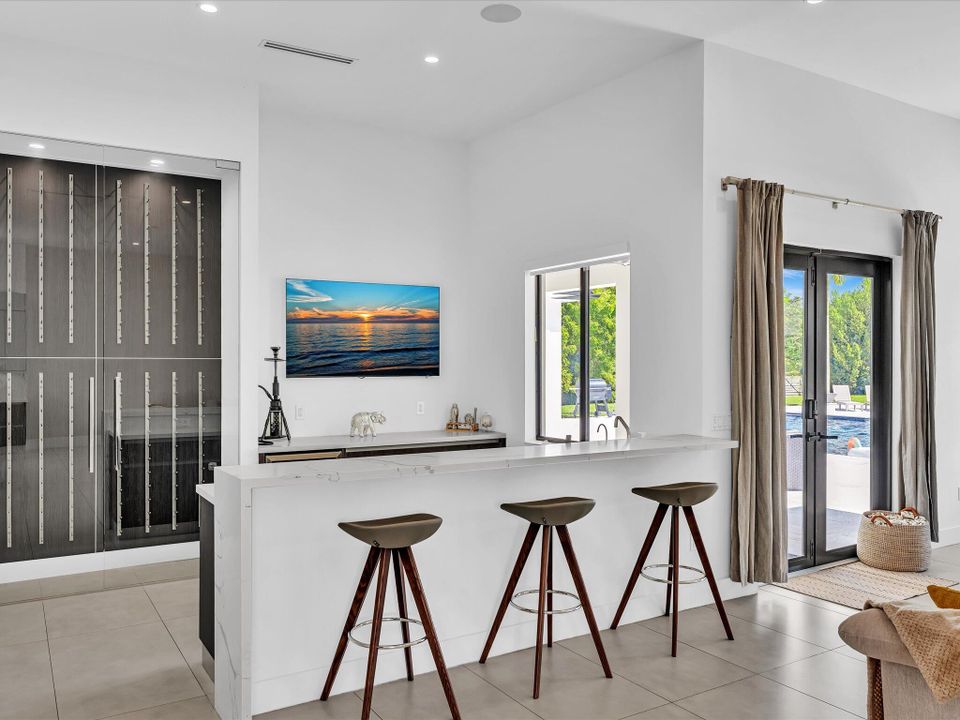 For Rent: $25,000 (5 beds, 6 baths, 5557 Square Feet)