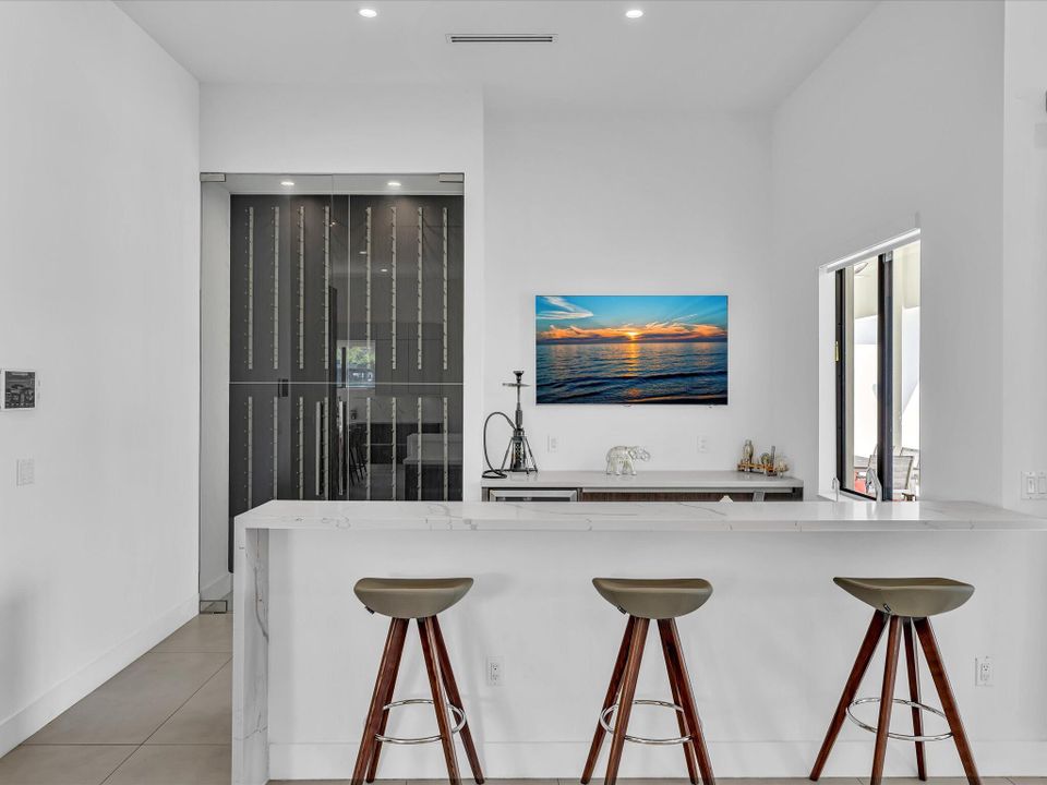 For Rent: $25,000 (5 beds, 6 baths, 5557 Square Feet)