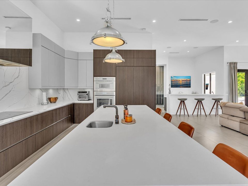 For Rent: $25,000 (5 beds, 6 baths, 5557 Square Feet)