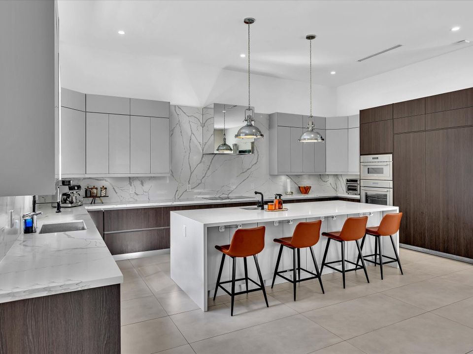 For Rent: $25,000 (5 beds, 6 baths, 5557 Square Feet)