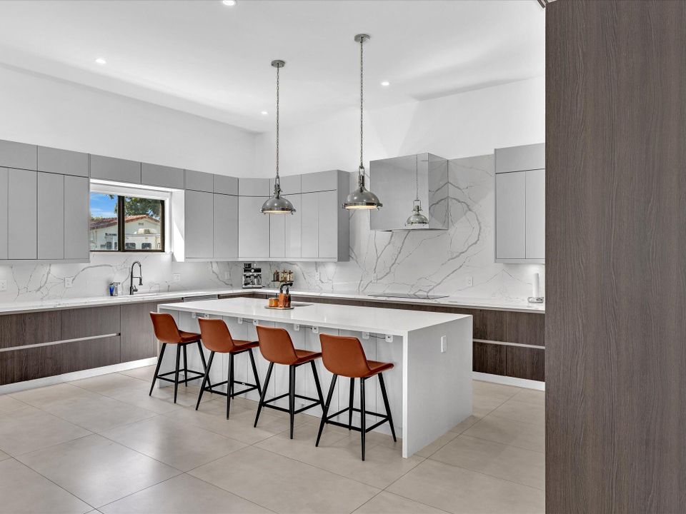 For Rent: $25,000 (5 beds, 6 baths, 5557 Square Feet)