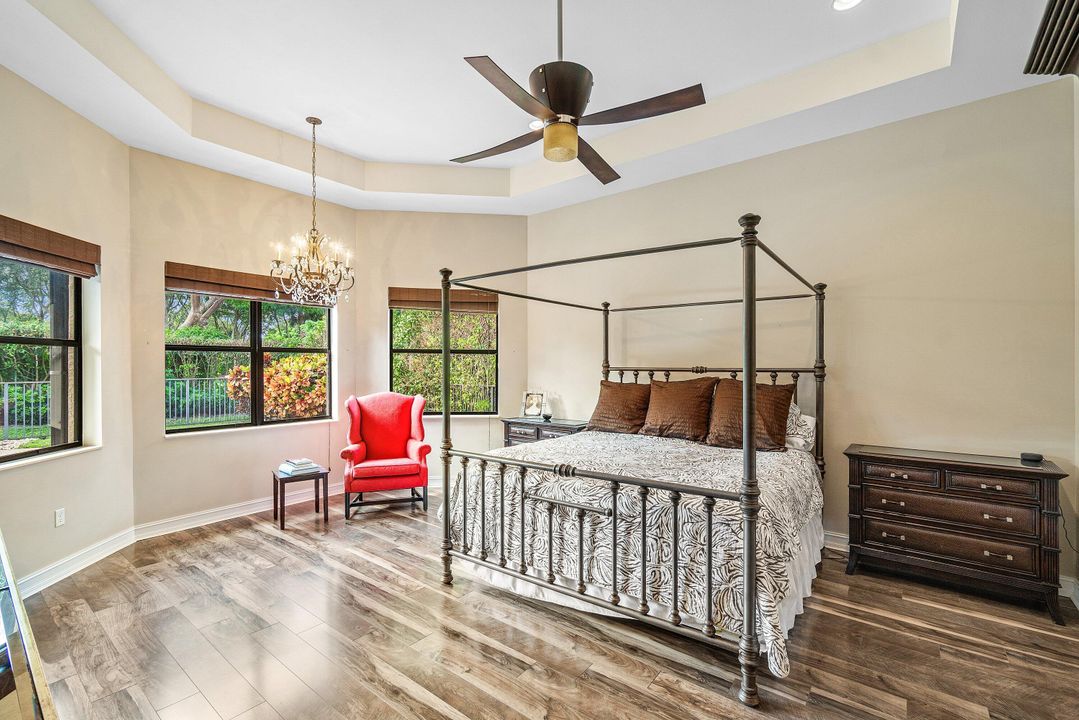 Activo con contrato: $765,000 (4 camas, 2 baños, 2894 Pies cuadrados)