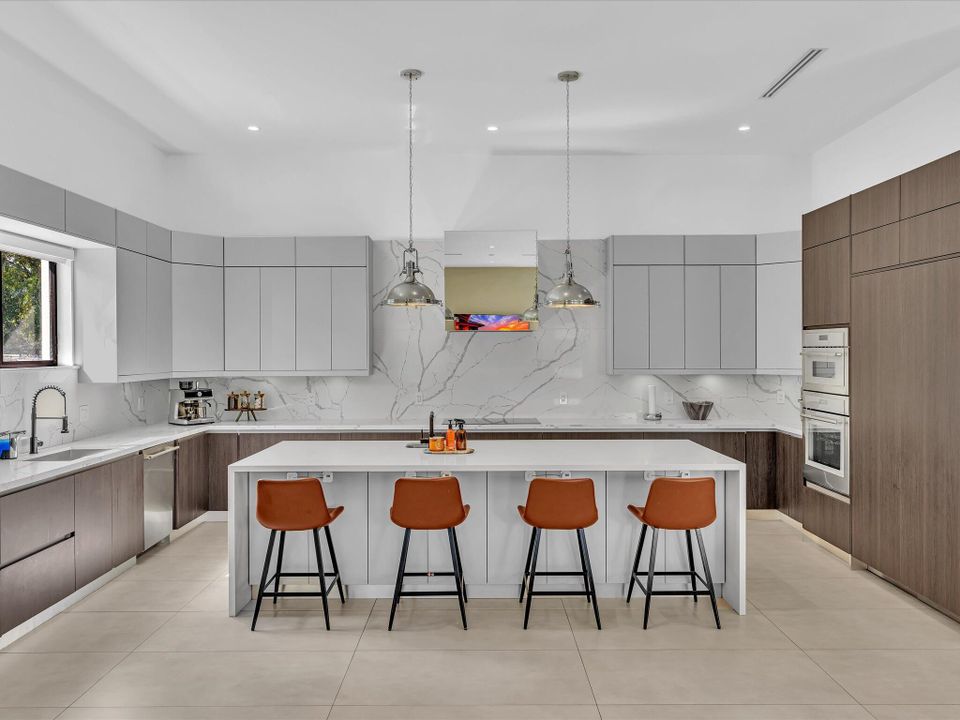 For Rent: $25,000 (5 beds, 6 baths, 5557 Square Feet)