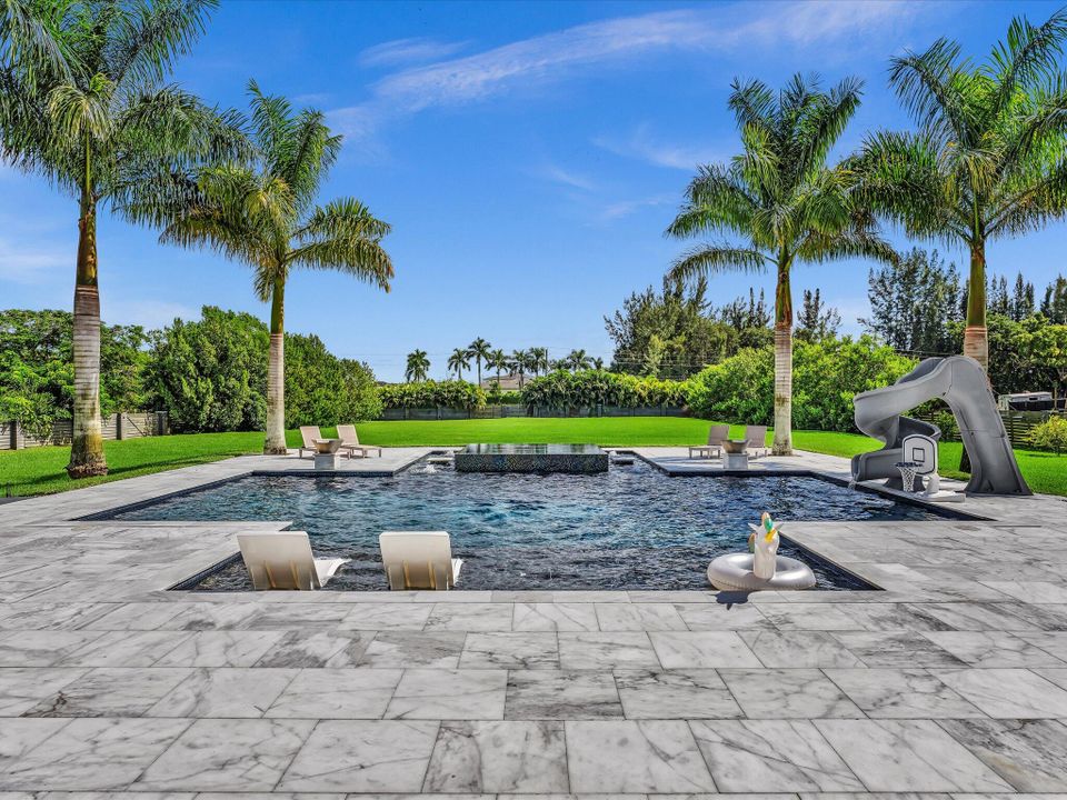 For Rent: $25,000 (5 beds, 6 baths, 5557 Square Feet)