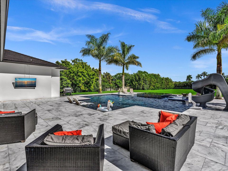 For Rent: $25,000 (5 beds, 6 baths, 5557 Square Feet)