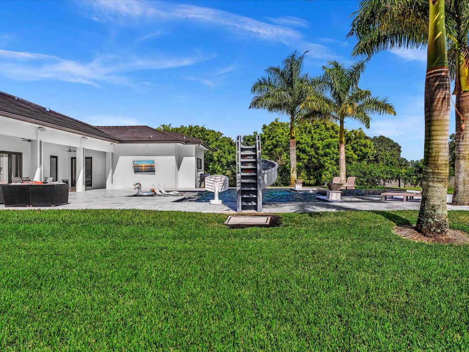 For Rent: $25,000 (5 beds, 6 baths, 5557 Square Feet)