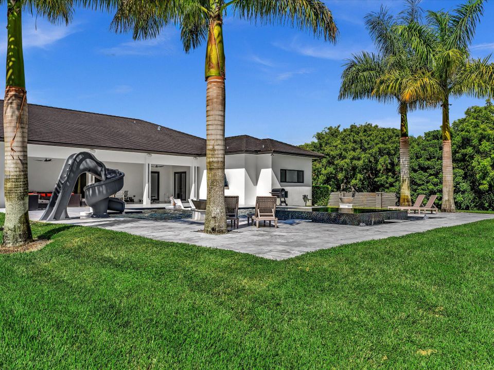 For Rent: $25,000 (5 beds, 6 baths, 5557 Square Feet)