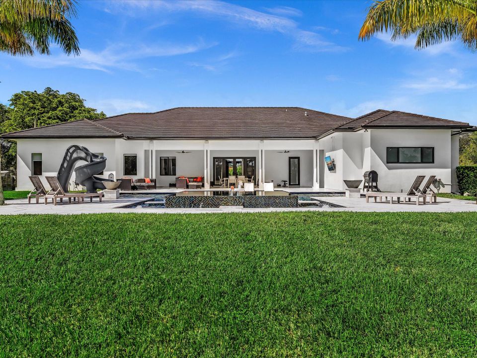 For Rent: $25,000 (5 beds, 6 baths, 5557 Square Feet)