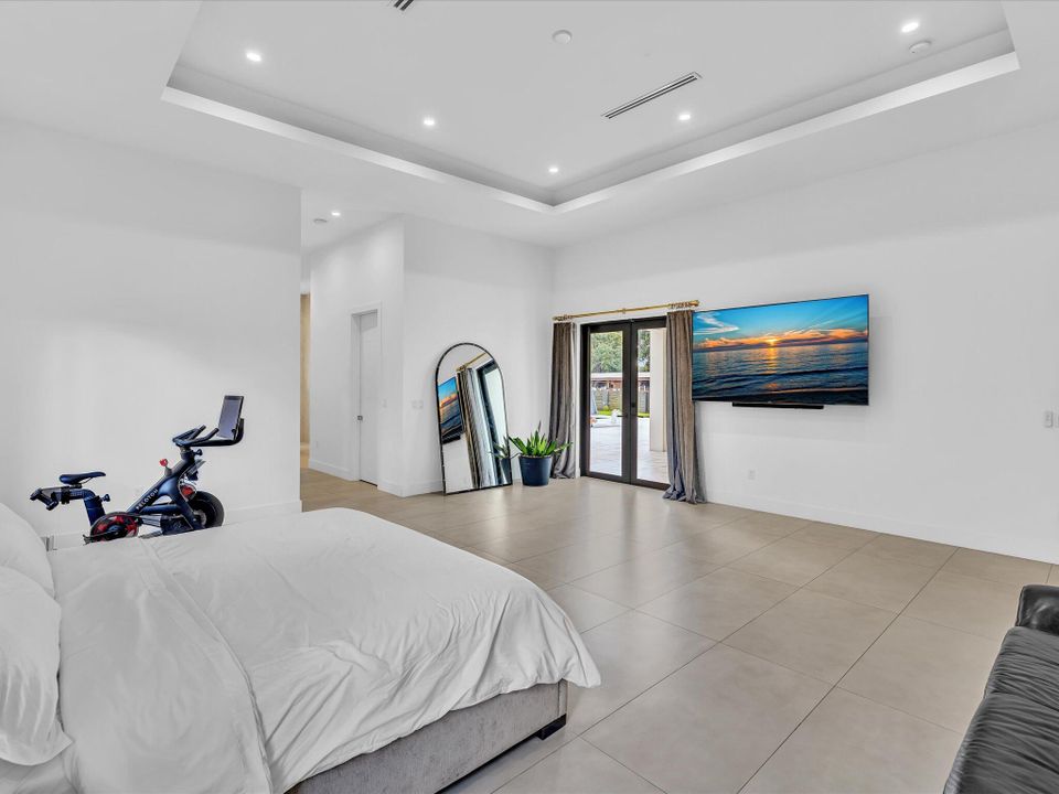 For Rent: $25,000 (5 beds, 6 baths, 5557 Square Feet)