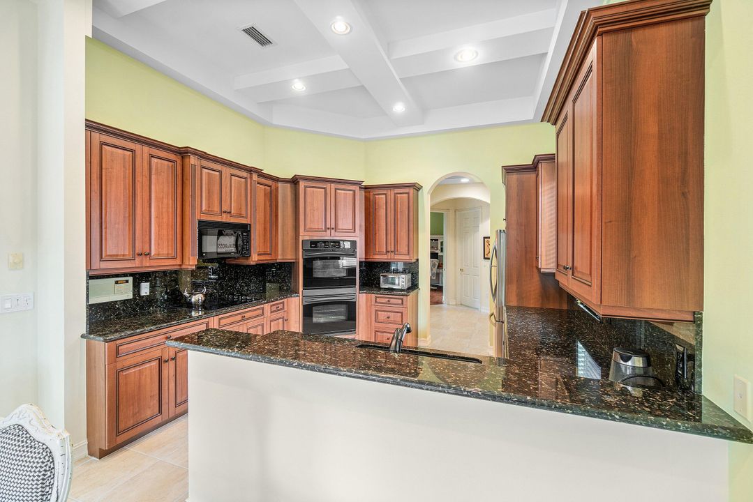 Activo con contrato: $765,000 (4 camas, 2 baños, 2894 Pies cuadrados)