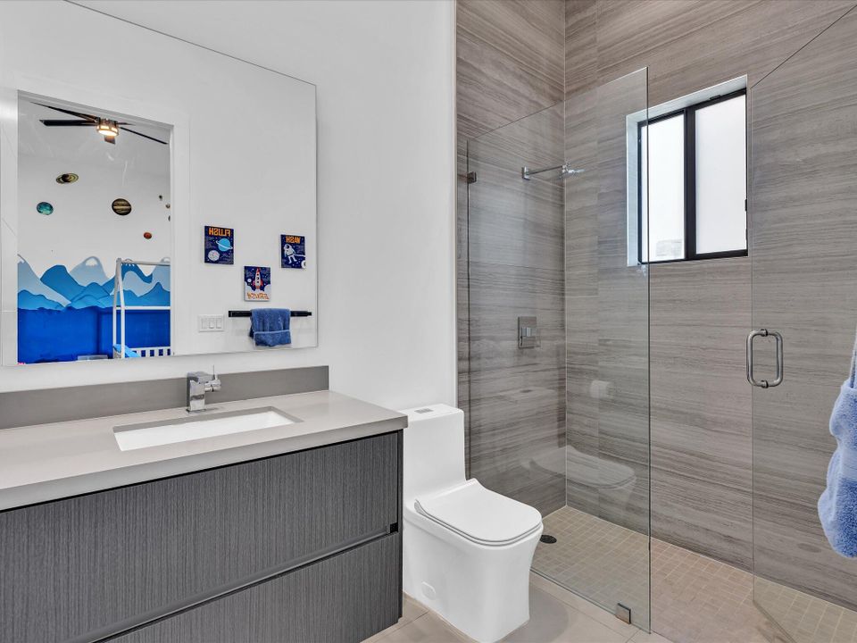 For Rent: $25,000 (5 beds, 6 baths, 5557 Square Feet)