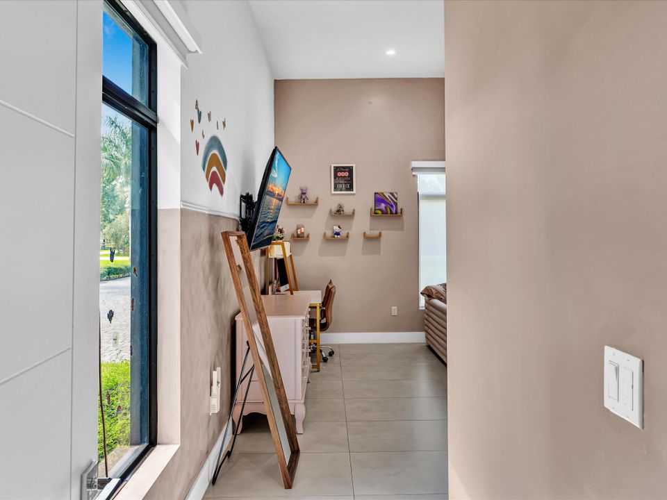 For Rent: $25,000 (5 beds, 6 baths, 5557 Square Feet)