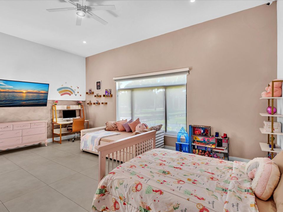 For Rent: $25,000 (5 beds, 6 baths, 5557 Square Feet)