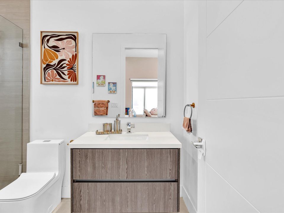 For Rent: $25,000 (5 beds, 6 baths, 5557 Square Feet)