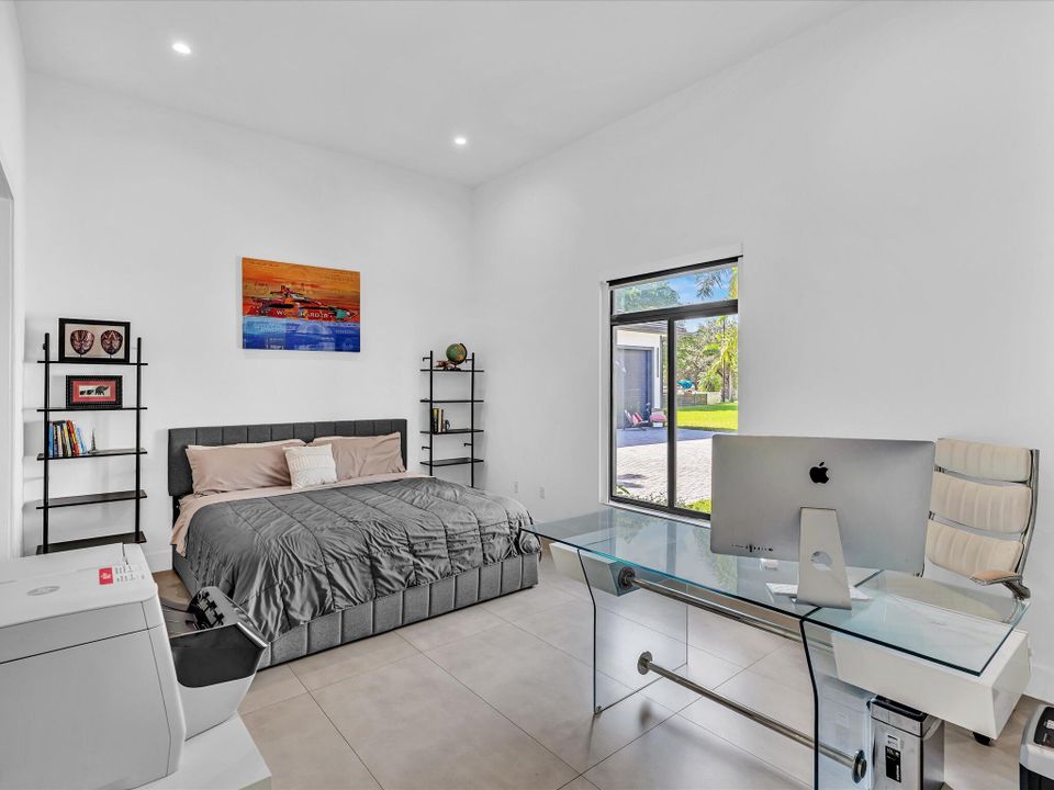 For Rent: $25,000 (5 beds, 6 baths, 5557 Square Feet)