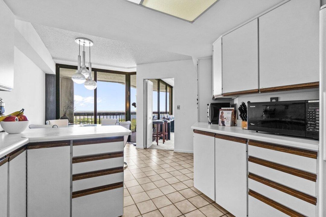 For Rent: $3,700 (3 beds, 2 baths, 2250 Square Feet)