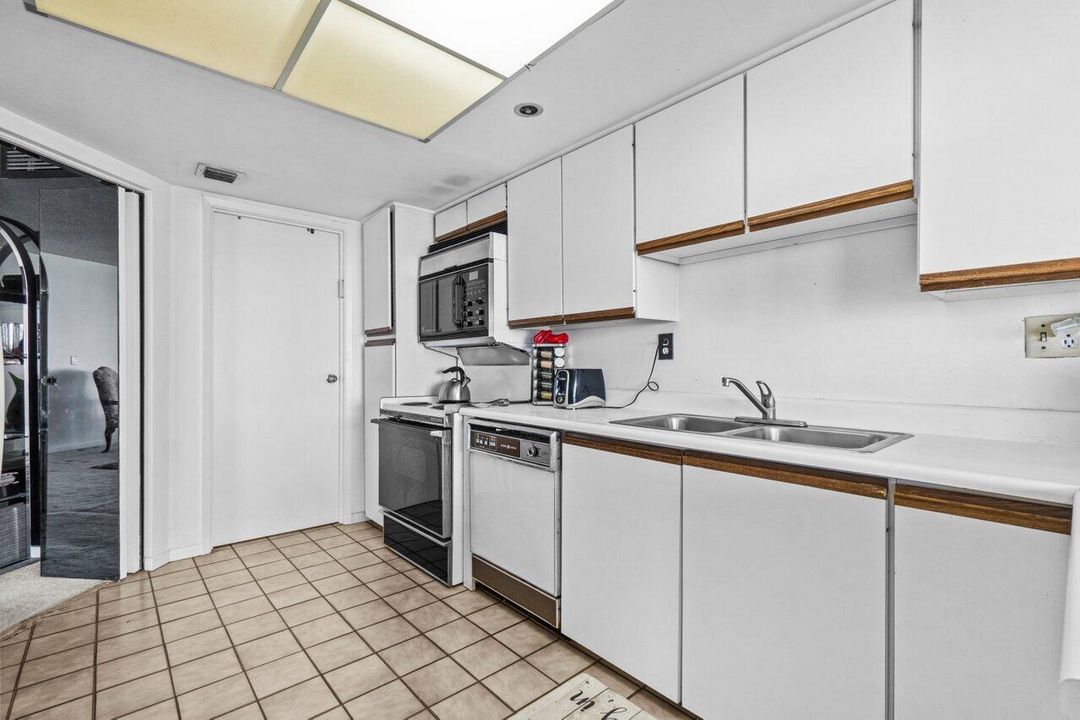 For Rent: $3,700 (3 beds, 2 baths, 2250 Square Feet)