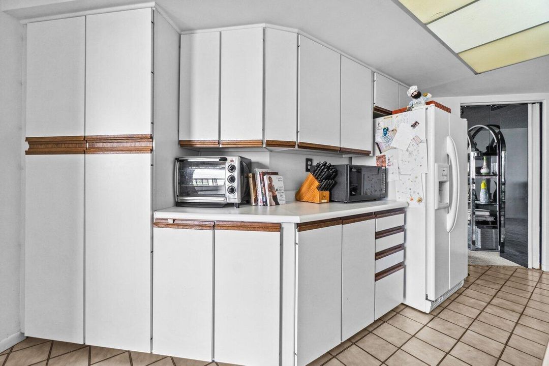 For Rent: $3,700 (3 beds, 2 baths, 2250 Square Feet)