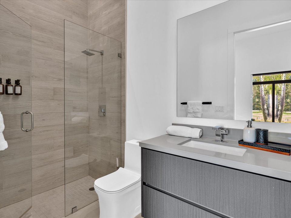 For Rent: $25,000 (5 beds, 6 baths, 5557 Square Feet)