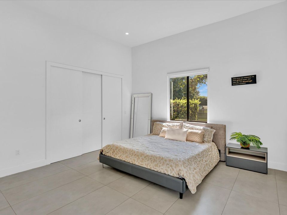 For Rent: $25,000 (5 beds, 6 baths, 5557 Square Feet)