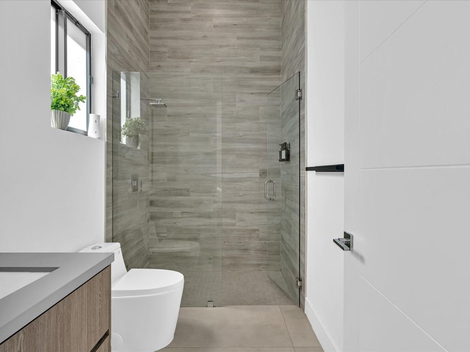 For Rent: $25,000 (5 beds, 6 baths, 5557 Square Feet)