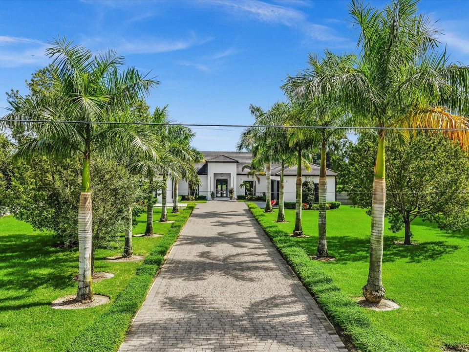 For Rent: $25,000 (5 beds, 6 baths, 5557 Square Feet)