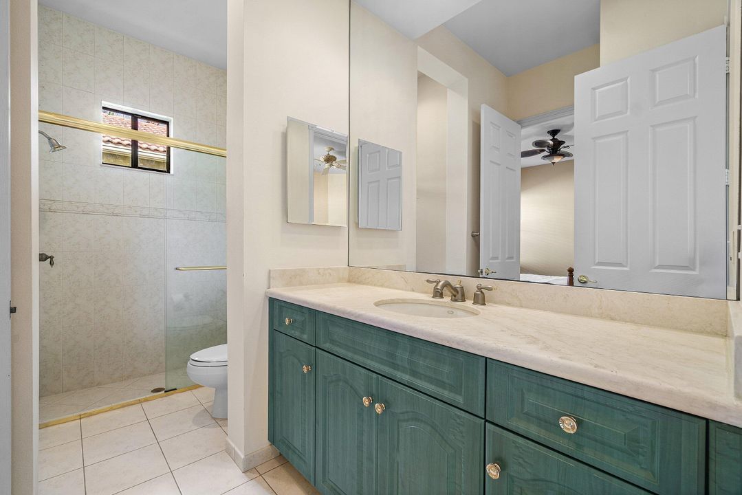 Activo con contrato: $765,000 (4 camas, 2 baños, 2894 Pies cuadrados)