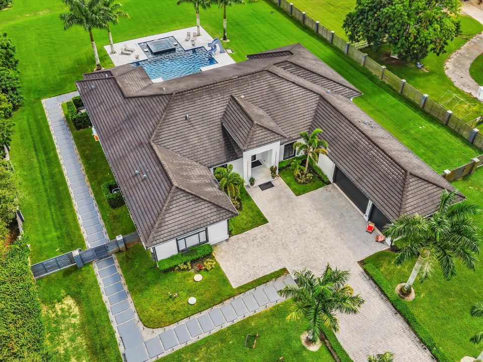 For Rent: $25,000 (5 beds, 6 baths, 5557 Square Feet)