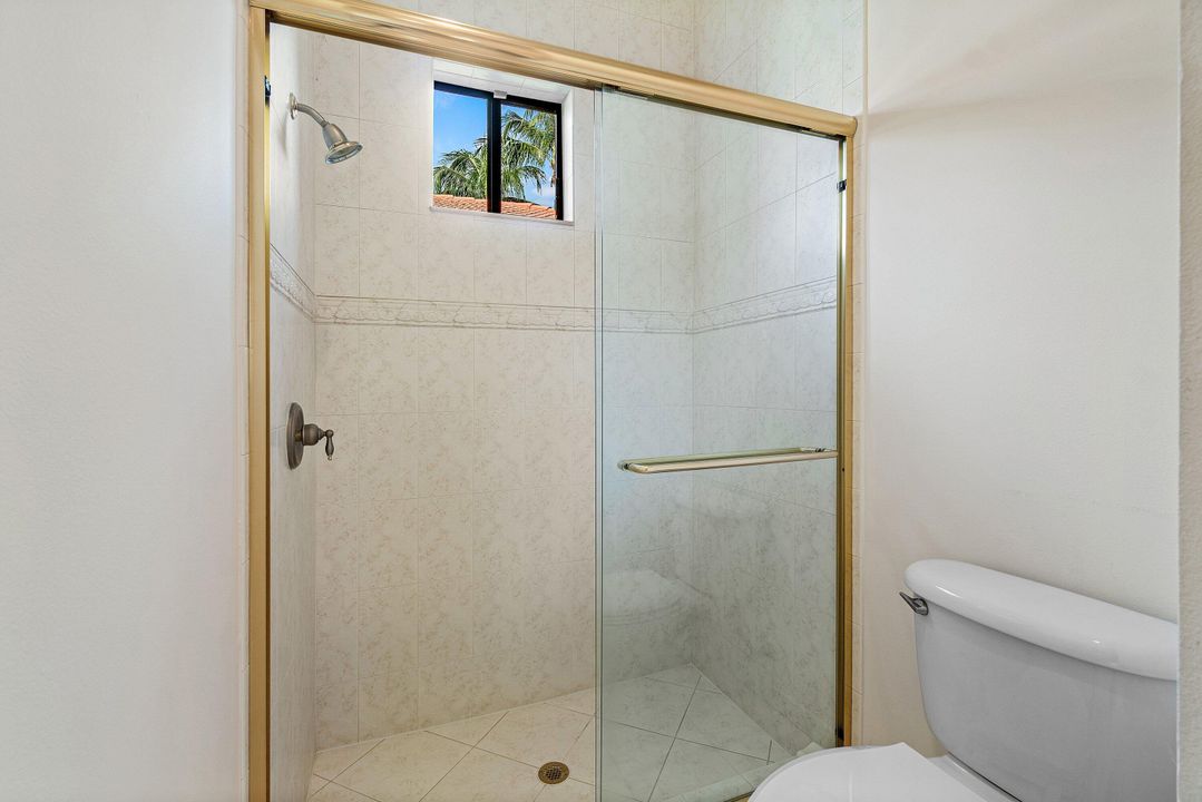 Activo con contrato: $765,000 (4 camas, 2 baños, 2894 Pies cuadrados)