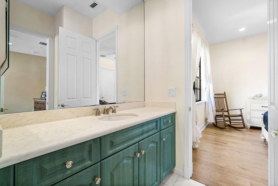 Activo con contrato: $765,000 (4 camas, 2 baños, 2894 Pies cuadrados)