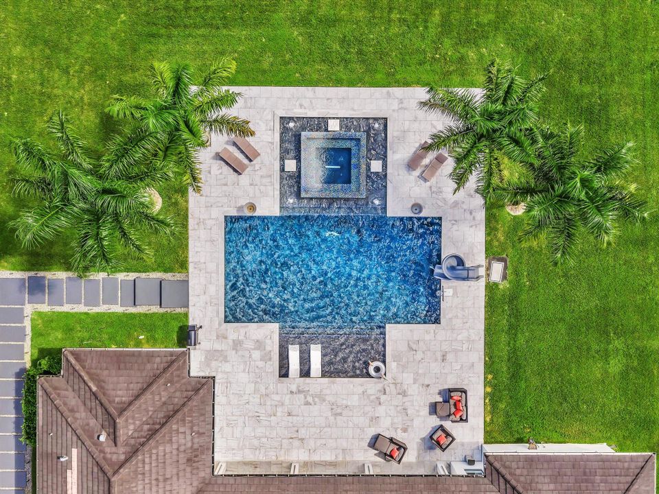 For Rent: $25,000 (5 beds, 6 baths, 5557 Square Feet)