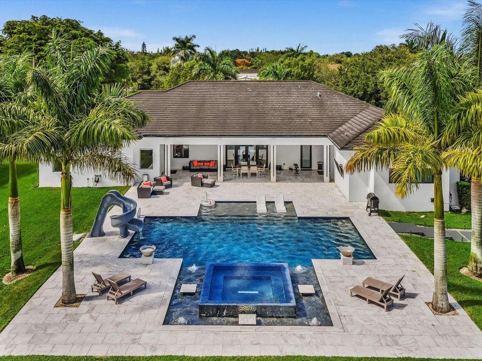 For Rent: $25,000 (5 beds, 6 baths, 5557 Square Feet)